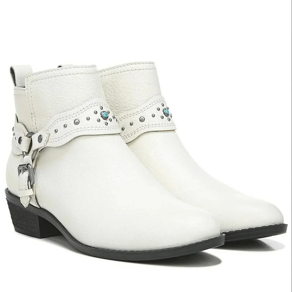 ZODIAC Women's Valera Ankle Boot - Picture 1 of 13